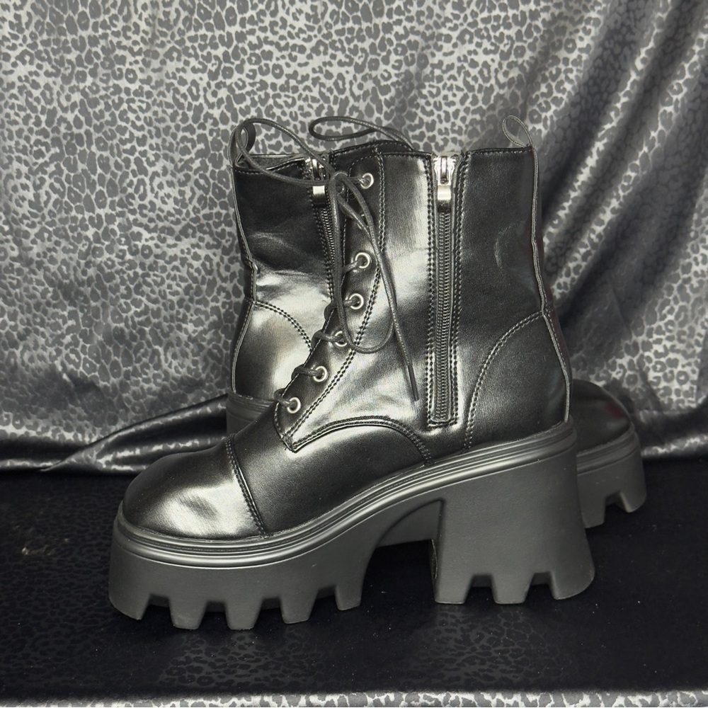 Black Platform Combat Boots - Women's Lace-Up Zipper Boots - Picture 2 of 7
